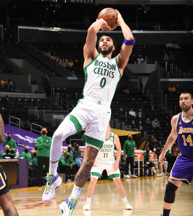  塔图姆爆冷击败尤文图斯，高光表现引爆全场！